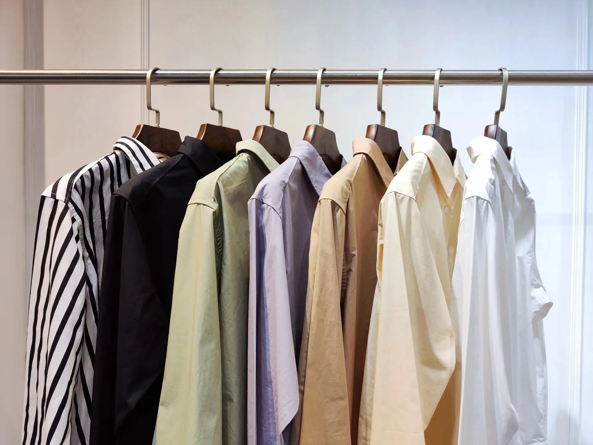 Chemise pour femme, coupe classique, brodée sur le devant, courte devant et longue derrière, polyvalente, ample, col rabattu