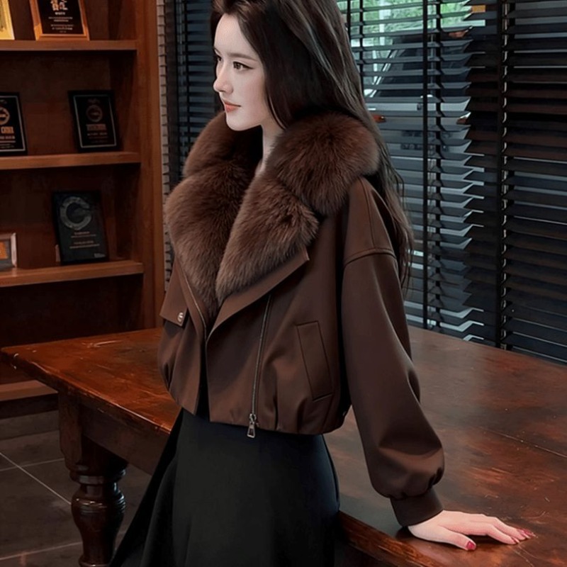 Nouvelle Collection Hiver 2026 – Manteau Court en Coton Style Étranger avec Col en Fourrure Beige, Coupe Ample et Polyvalente pour Femme