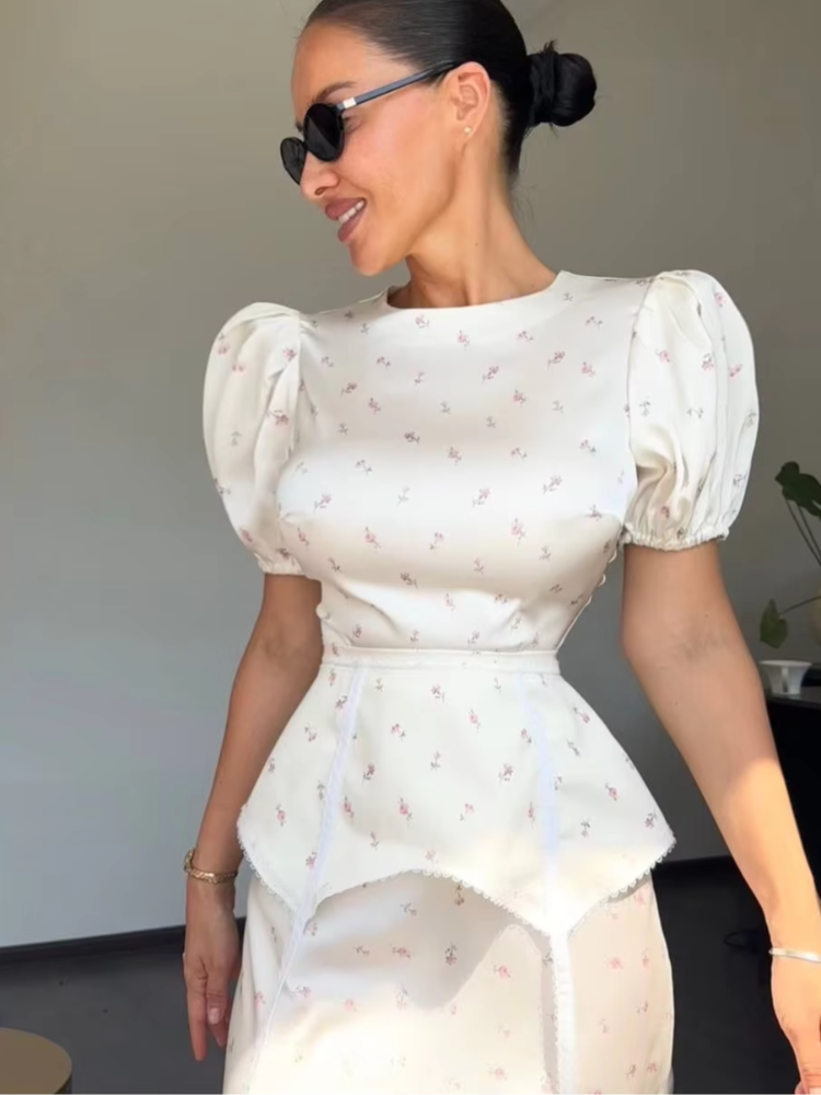 Ensemble jupe et haut élégant en satin imprimé pour femme – Col rond, manches courtes, taille haute – Tenue chic 2026 pour femme
