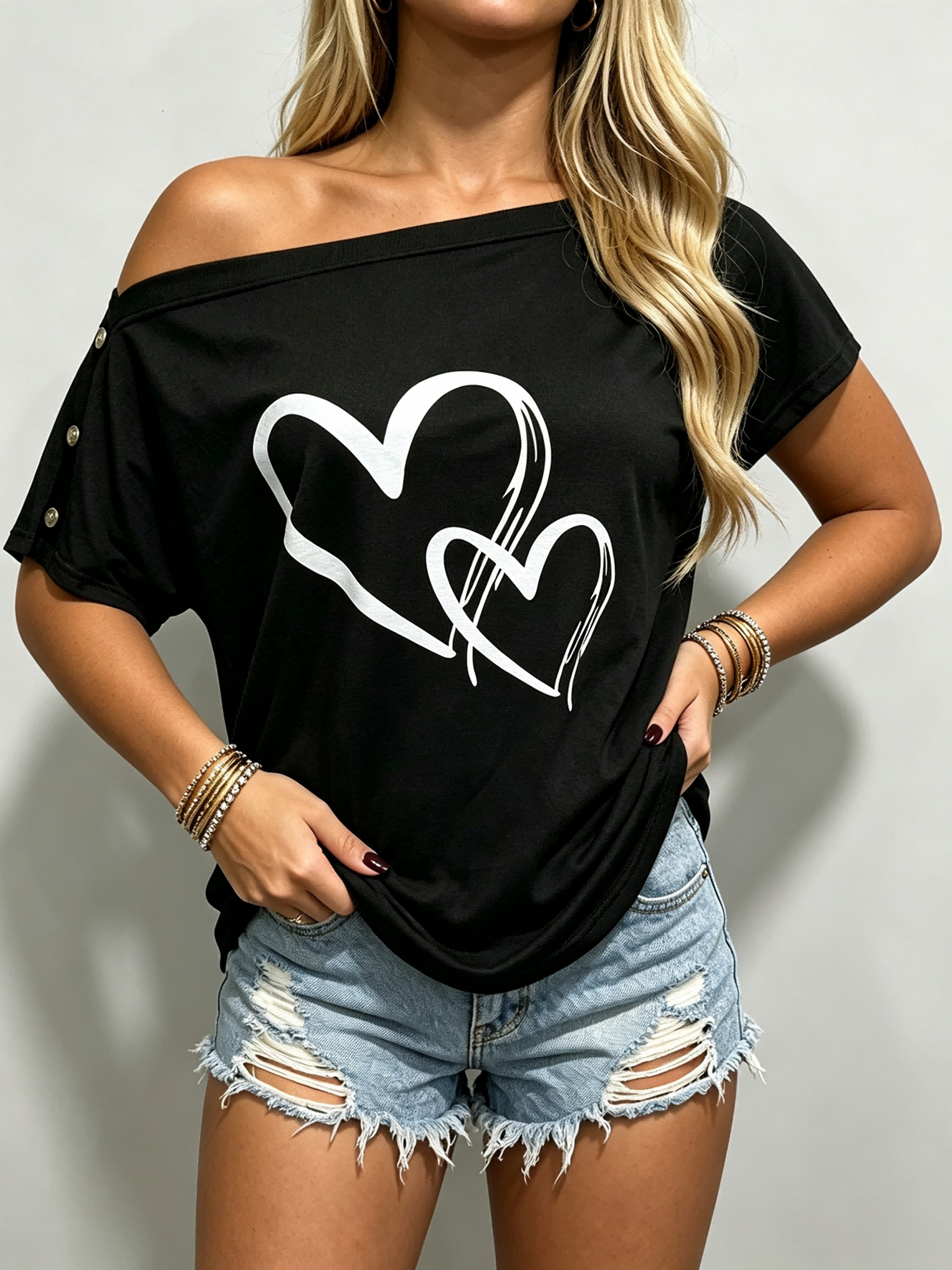 T-shirts d’été pour femmes, motif cœur, coupe ample, idéal pour le quotidien, modèle à épaules dénudées, manches courtes, haut décontracté noir, parfait pour les fêtes et les sorties.
