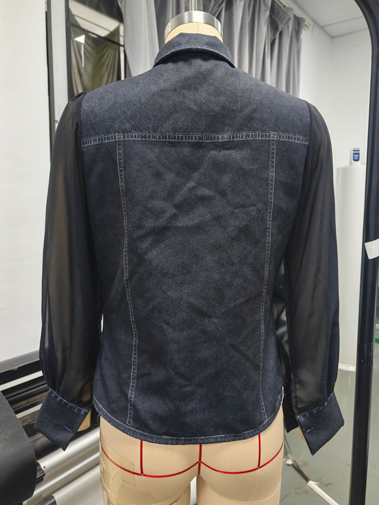SHENGPALAE Chemise Femme en Jean et Maille Patchwork Manches Longues Col V Boutons sur le Devant Poches Poitrine Décontractée Élégante Été 2026 Nouvelle Collection