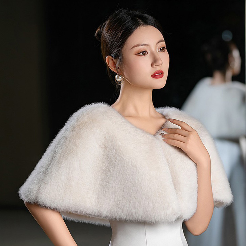 Mode fausse fourrure châle enveloppement femmes fête châle robe de mariée Code luxueux formel fête châle femmes fausse fourrure thermique Cape manteau