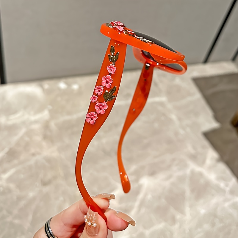 2025Lunettes œil de chat élégantes pour femmes, Design camélia Floral, lentille PC antireflet, monture en plastique, lunettes de plage à la mode