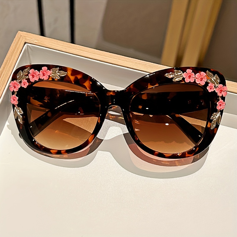 2025Lunettes œil de chat élégantes pour femmes, Design camélia Floral, lentille PC antireflet, monture en plastique, lunettes de plage à la mode