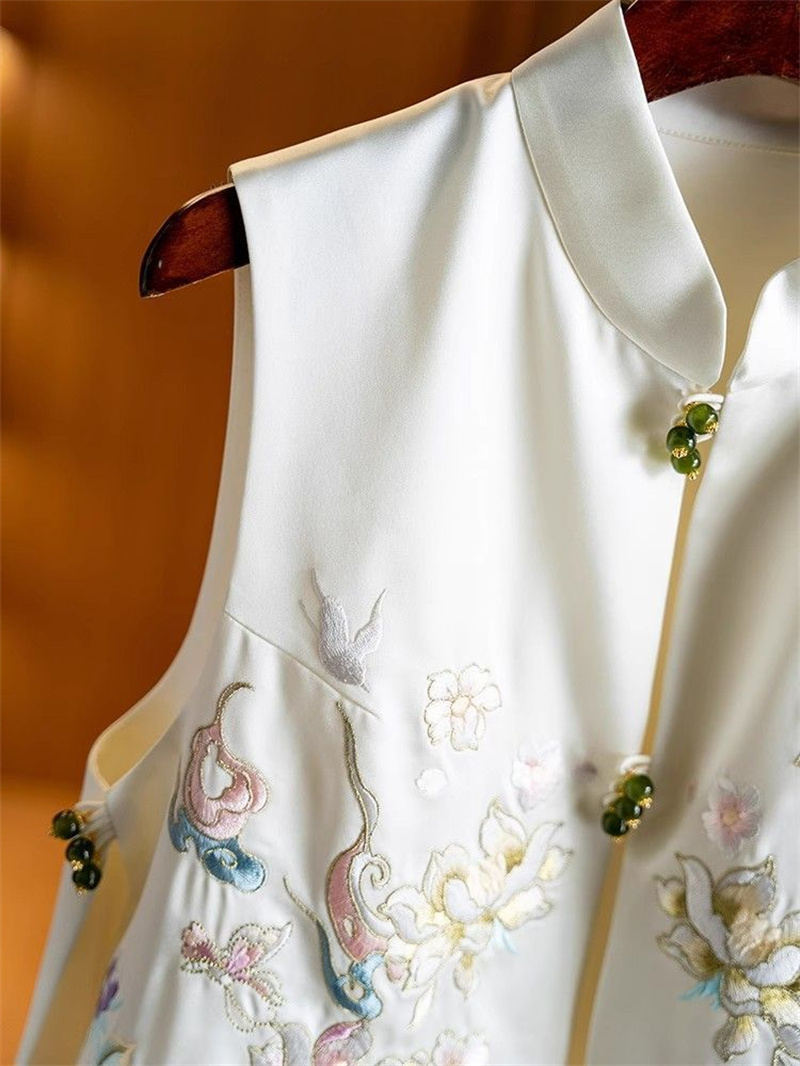 Nouvelle veste chic ample pour femme, style national, en satin brodé de fleurs, avec boucle de perles de jade, collection printemps-été
