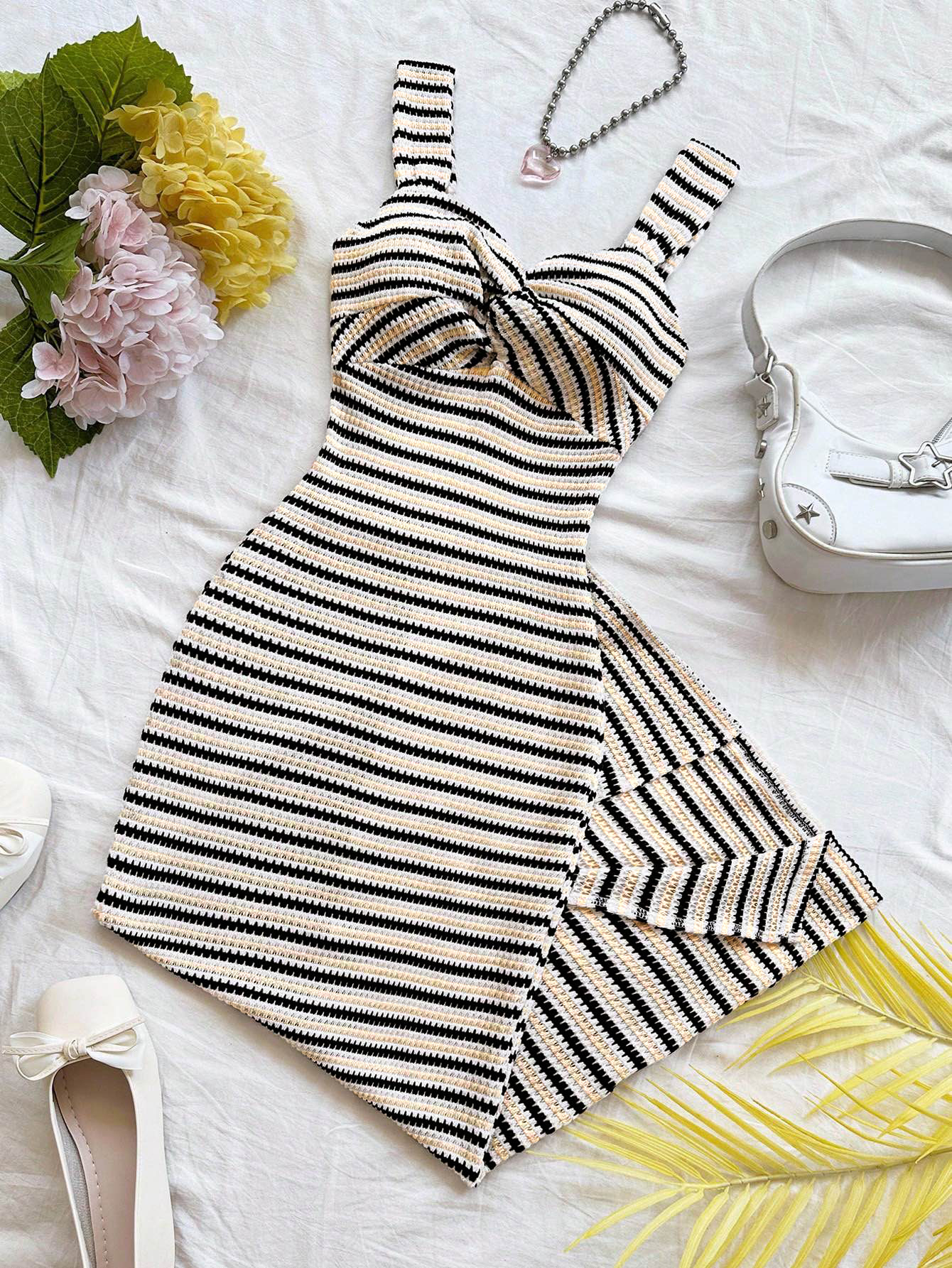 Robe longue élégante pour femme, robe rayée sans bretelles à fines bretelles avec détail torsadé et fente au dos