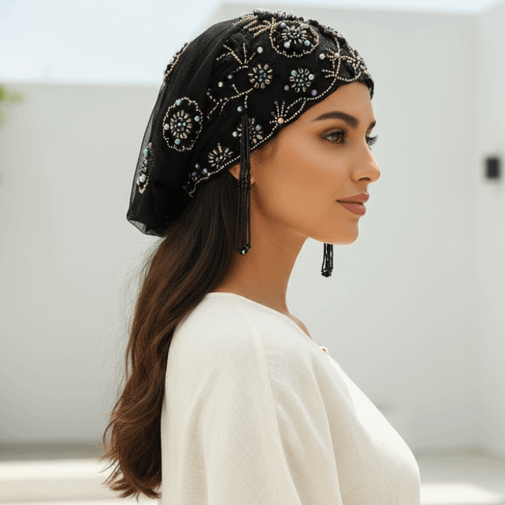 Turban à perles brillantes avec longues pampilles et broderie florale, foulard indien pré-noué à bord festonné, bonnet perlé tendance pour femmes