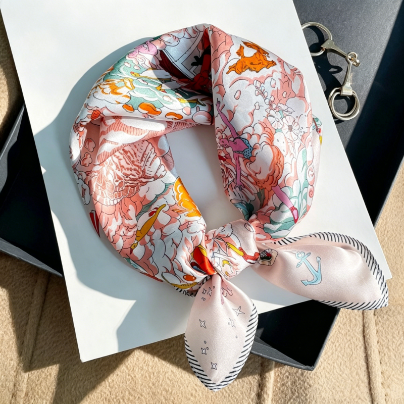 Foulard carré 100% soie de mûrier, imprimé conte de fées surréaliste, rose nude, foulard élégant pour femme, bandana polyvalent