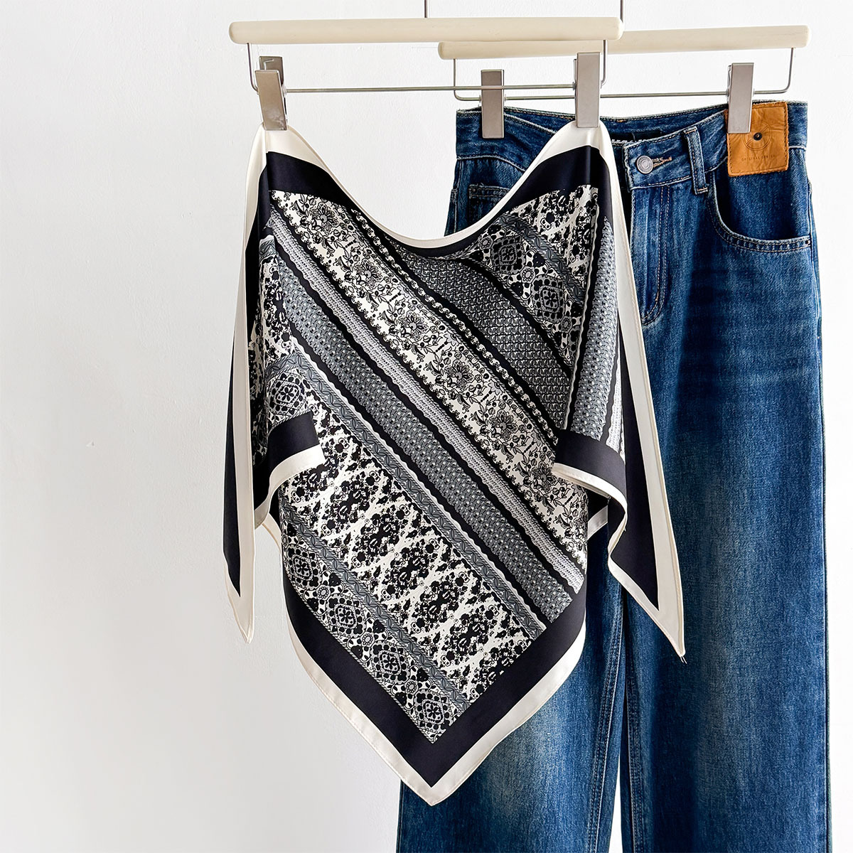 Écharpe carrée imprimée tendance pour femme, foulards en soie imitation douce, bandanas, hijab de luxe, châle élégant