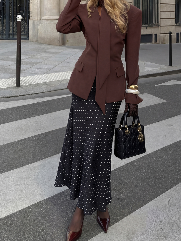 Jupe midi élégante à pois en satin de soie pour femme, collection Printemps-Été 2026, taille haute, coupe ajustée, idéale pour les soirées