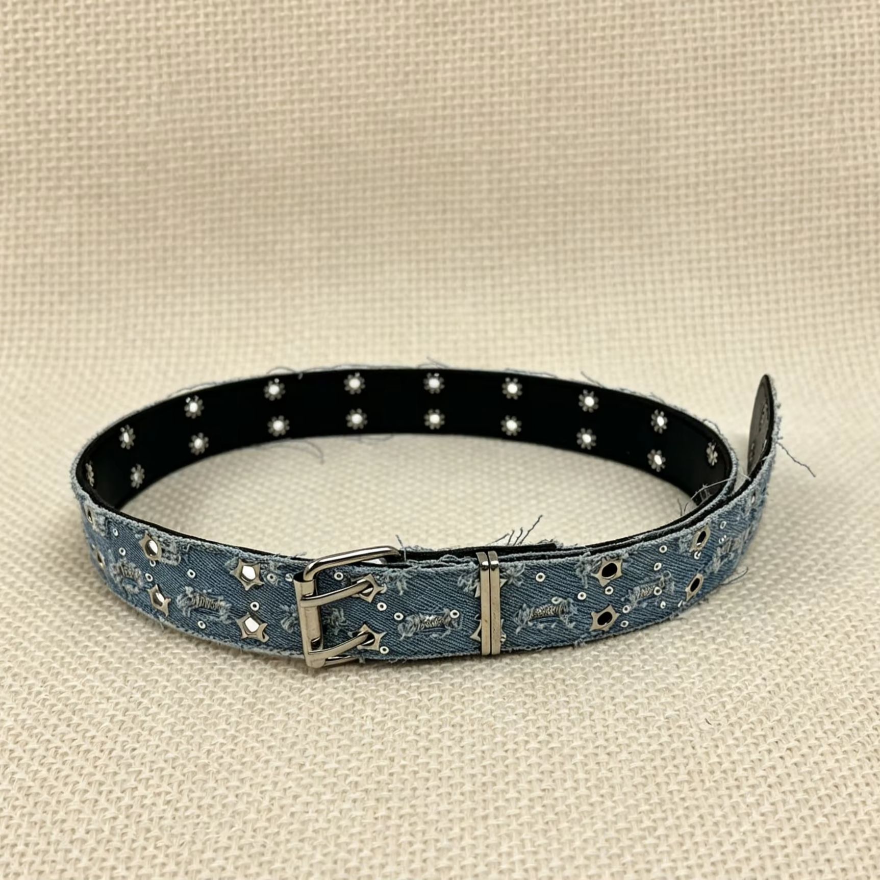 1 ceinture en jean pour femme avec doubles œillets, au style minimaliste, usé et épuré, idéale pour le quotidien