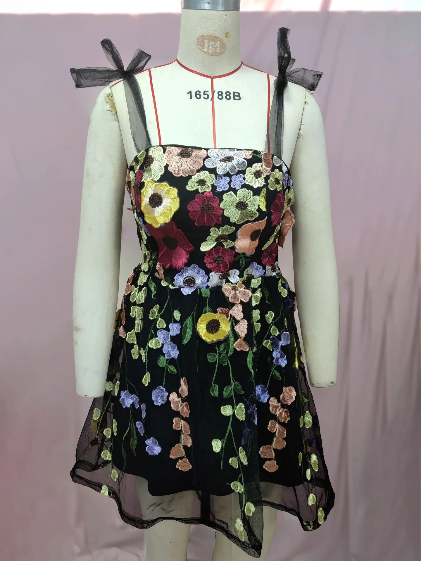 Robe pour femmes à la mode 3D fleur broderie enveloppé hanche sans manches Sexy robe à bretelles 2025