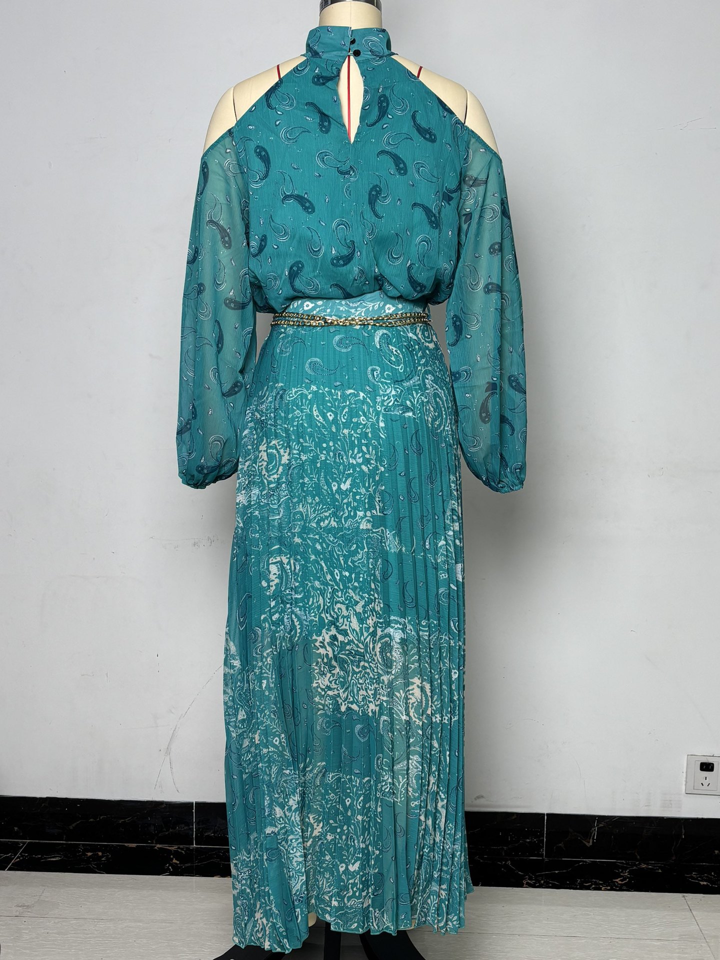 Haut court à manches longues à imprimé paisley et épaules dénudées + Jupes longues plissées, ensemble 2 pièces style bohème pour femmes, idéal pour les vacances