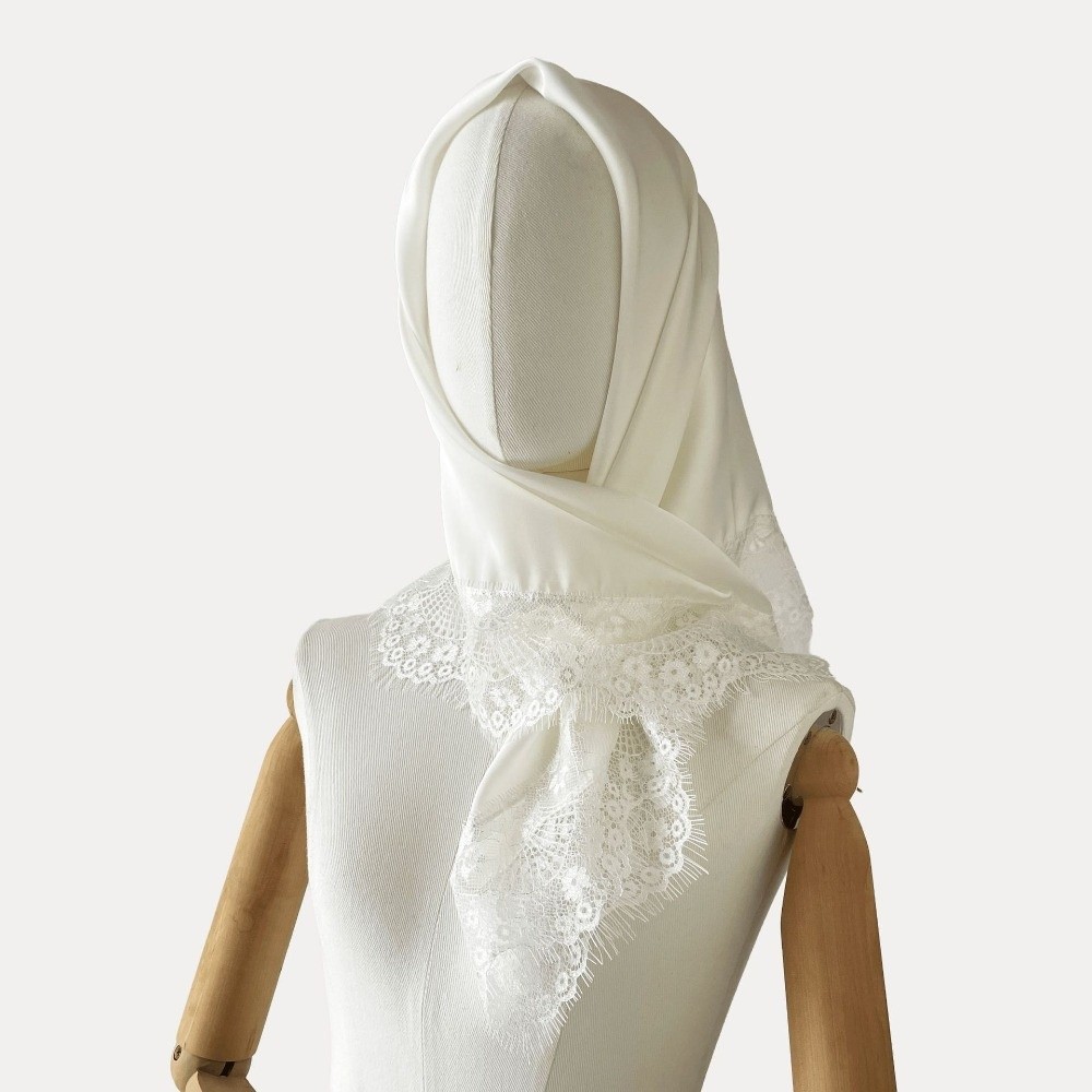 Écharpe carrée unie tendance avec bordure en dentelle, en fibre de satin lisse, protection solaire, hijabs en soie pour la plage