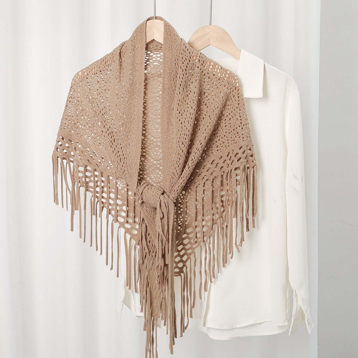 Châle long tricoté à franges, couleur unie, écharpe triangulaire pour femme, châle ajouré multifonction doux