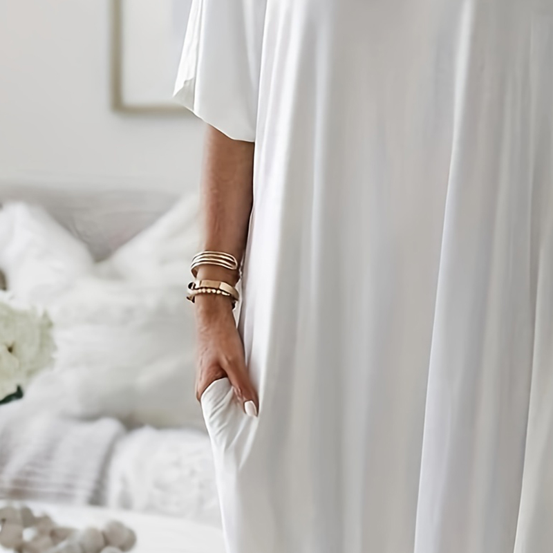 Robe grande taille à épaules inclinées – Couleur unie vibrante, design tendance, manches courtes, longueur longue, détails de poche – Parfait pour les vacances