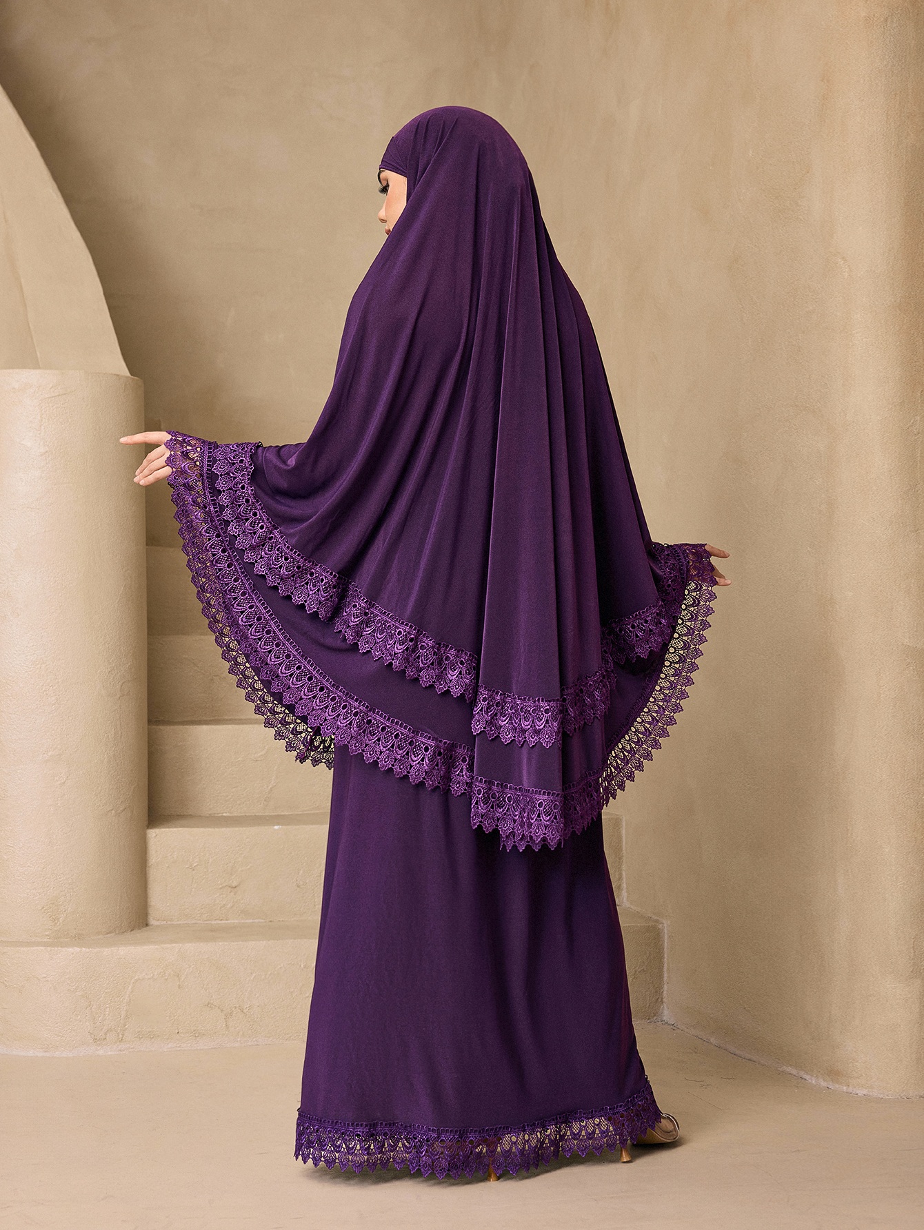 Ensemble élégant de deux pièces, khimar et abaya à plusieurs couches avec bordure en dentelle, robe longue de prière modeste pour femmes musulmanes, tenue religieuse quotidienne pour l'Aïd.