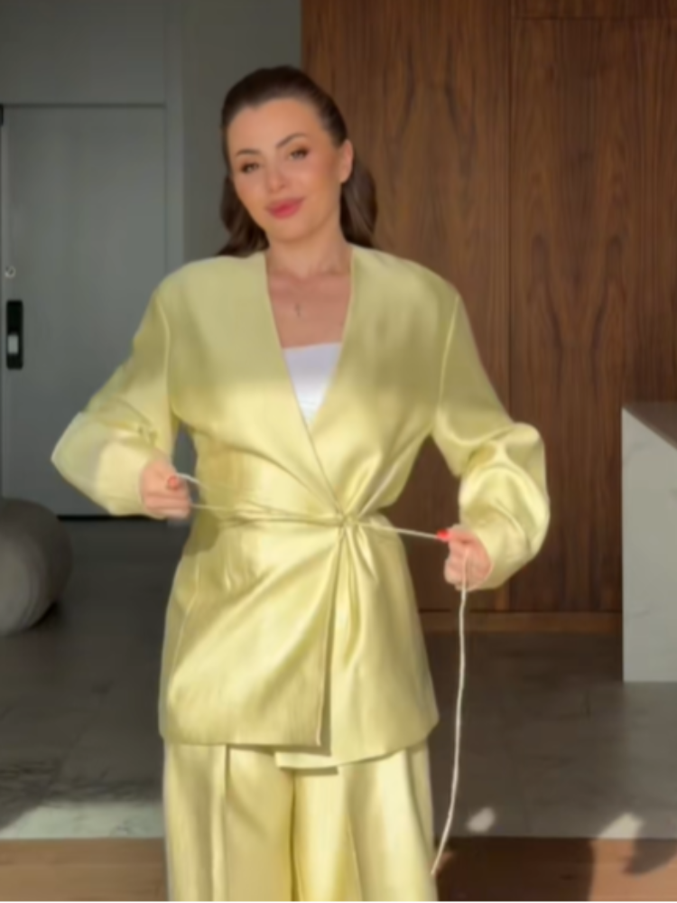 Ensemble tailleur pantalon large et veste en satin de luxe exquise pour femme 2026 – Chic et décontracté avec col en V et taille cintrée