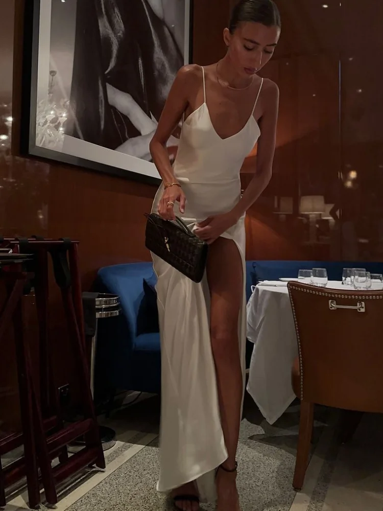 Robe longue en satin à fines bretelles pour femme, chic, unie, col en V, sans manches, avec fente haute, pour soirée 2026