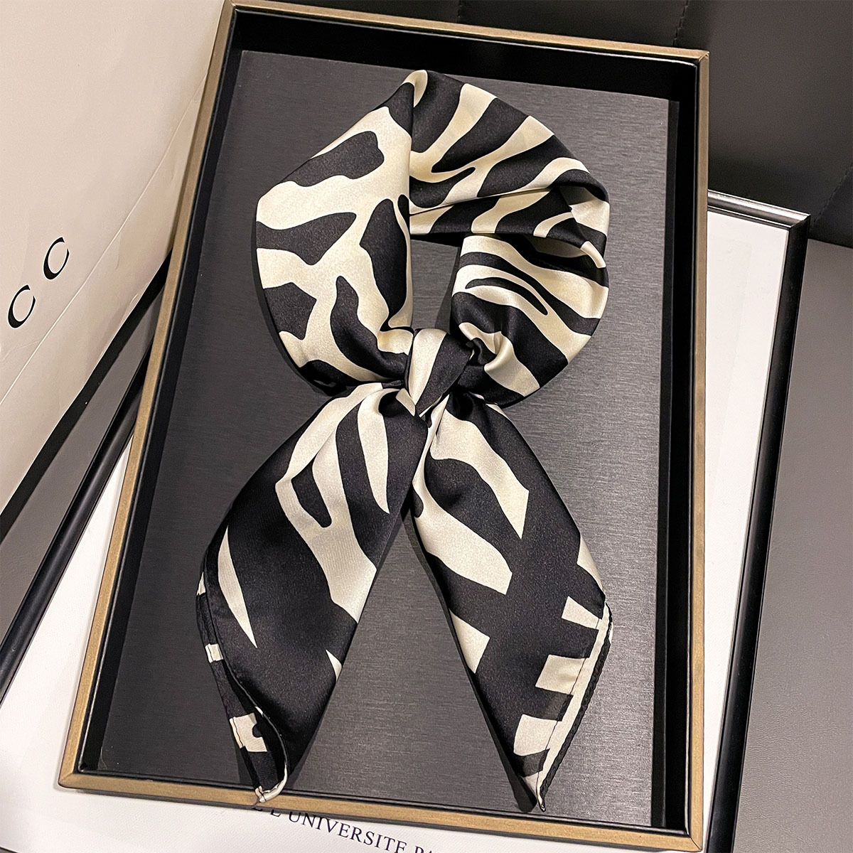 Châle imprimé de luxe, foulard carré pour femmes, hijab, foulard en satin doux, bandeaux pour cheveux, ruban, bandeau, bandana