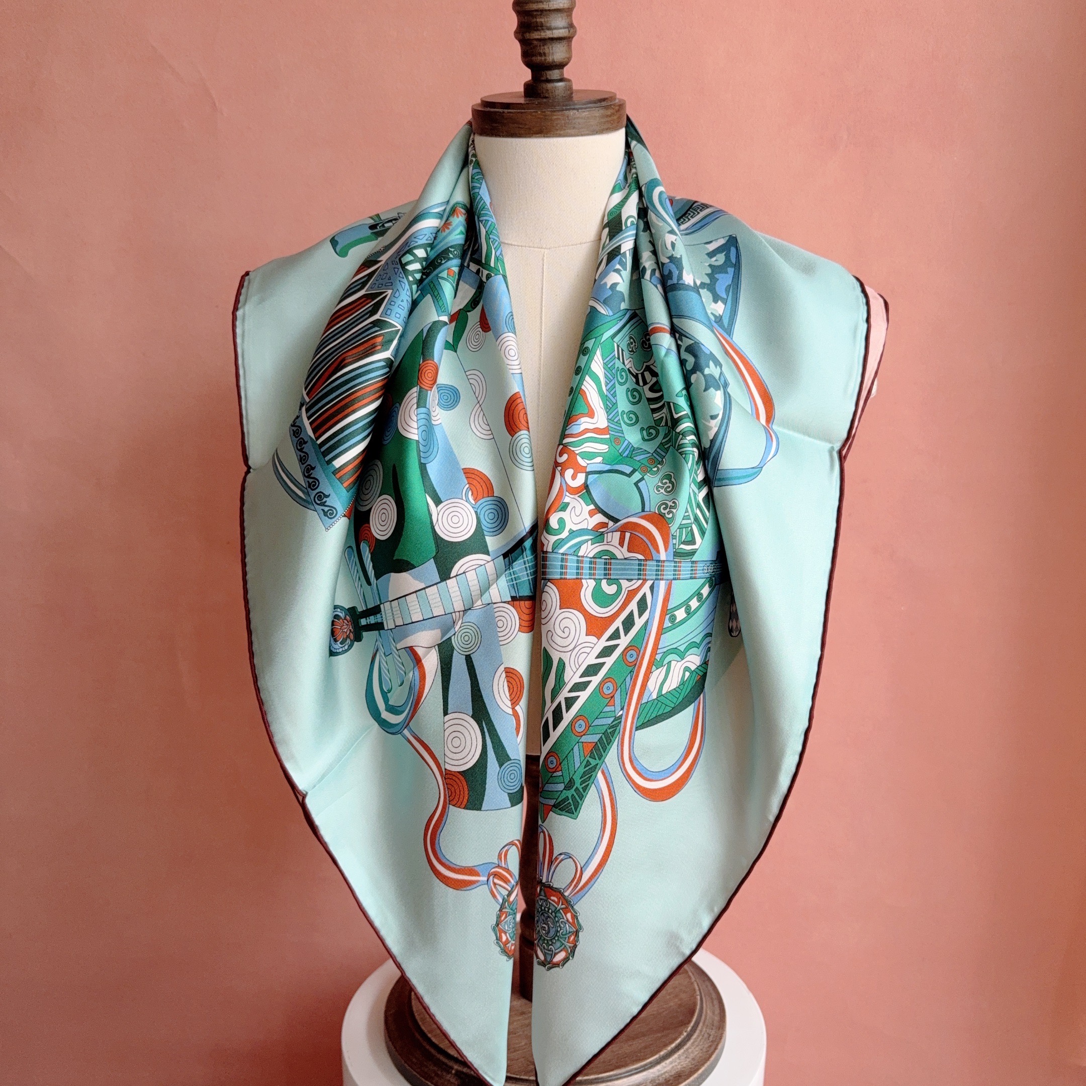 Nouveau Foulard Carré Double Face 90x90cm 100% Soie, Motif Instruments Rétro Classiques, Foulard de Tête Tendance pour Femme, Bandana