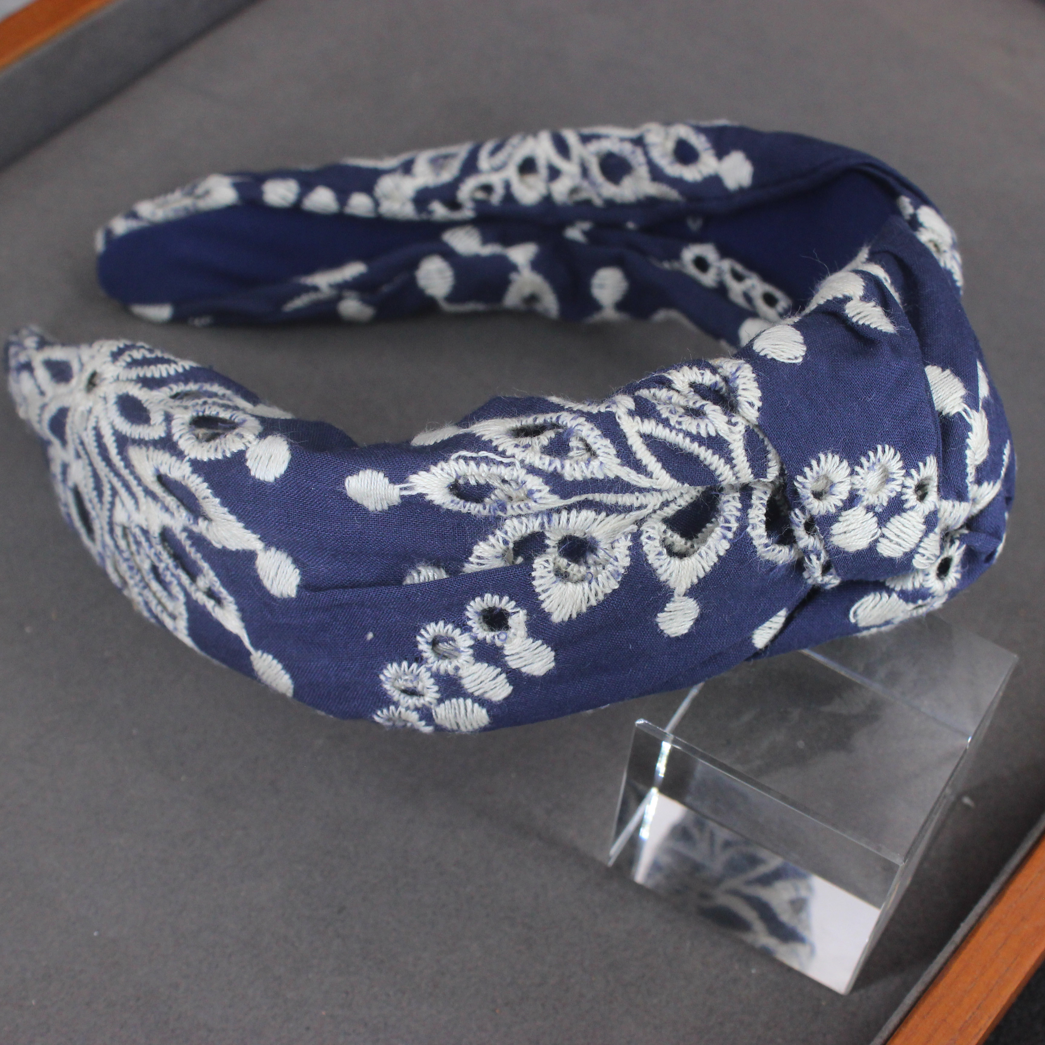 Bandeau de sauna brodé en tissu de coton blanc, cerceau à larges bords, motif de fleurs nouées, turban, accessoires pour cheveux, vêtements de sauna, nouveau