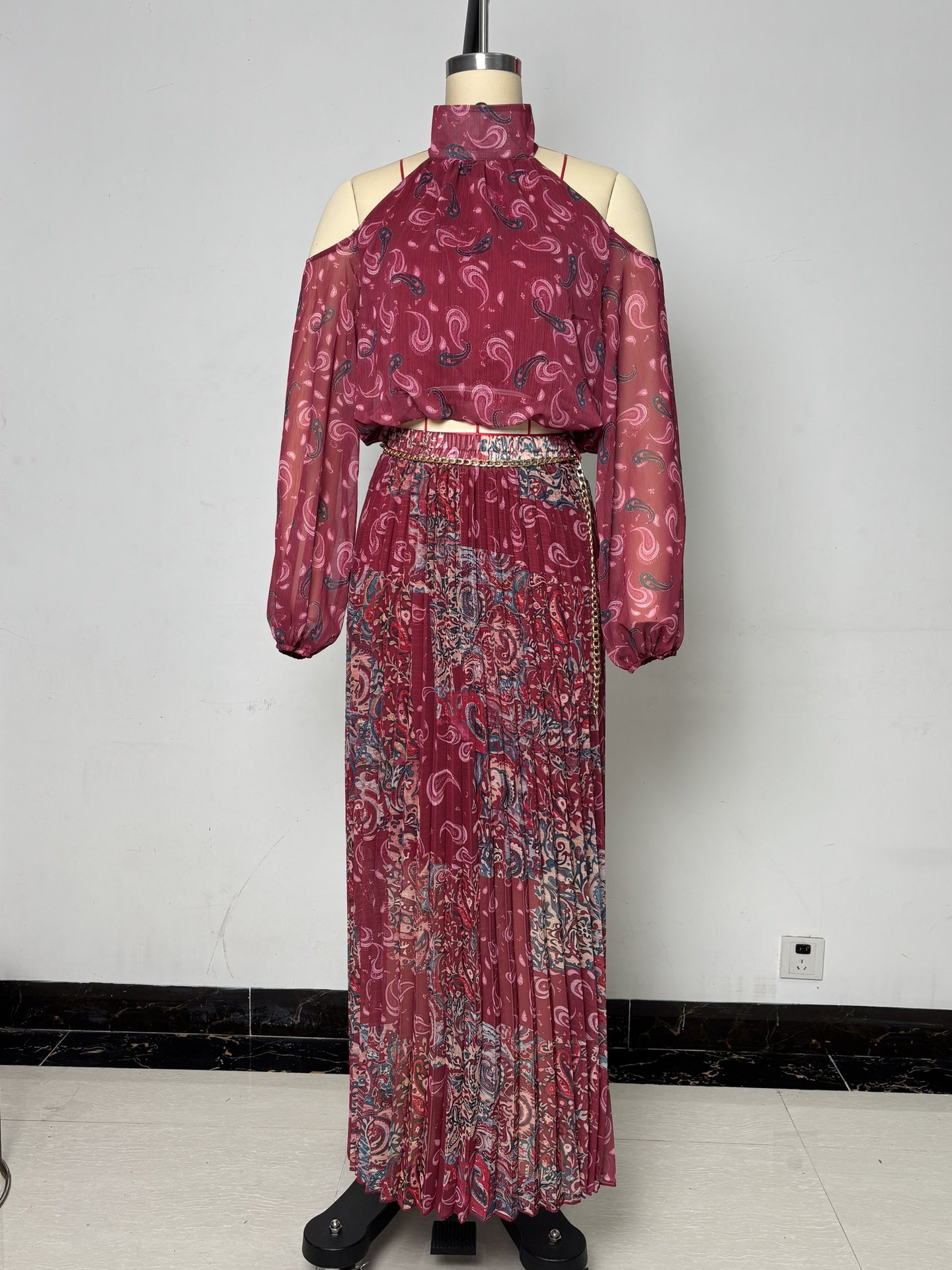 Haut court à manches longues à imprimé paisley et épaules dénudées + Jupes longues plissées, ensemble 2 pièces style bohème pour femmes, idéal pour les vacances