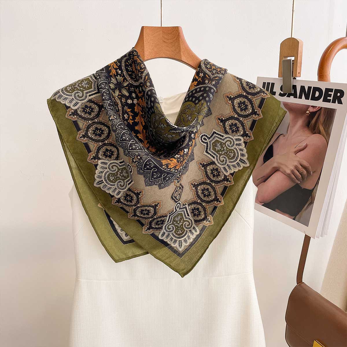 Écharpe carrée tendance pour femme, foulards en satin doux, bandanas, châle de plage, hijab, cache-cou, écharpes élégantes, accessoires de voyage