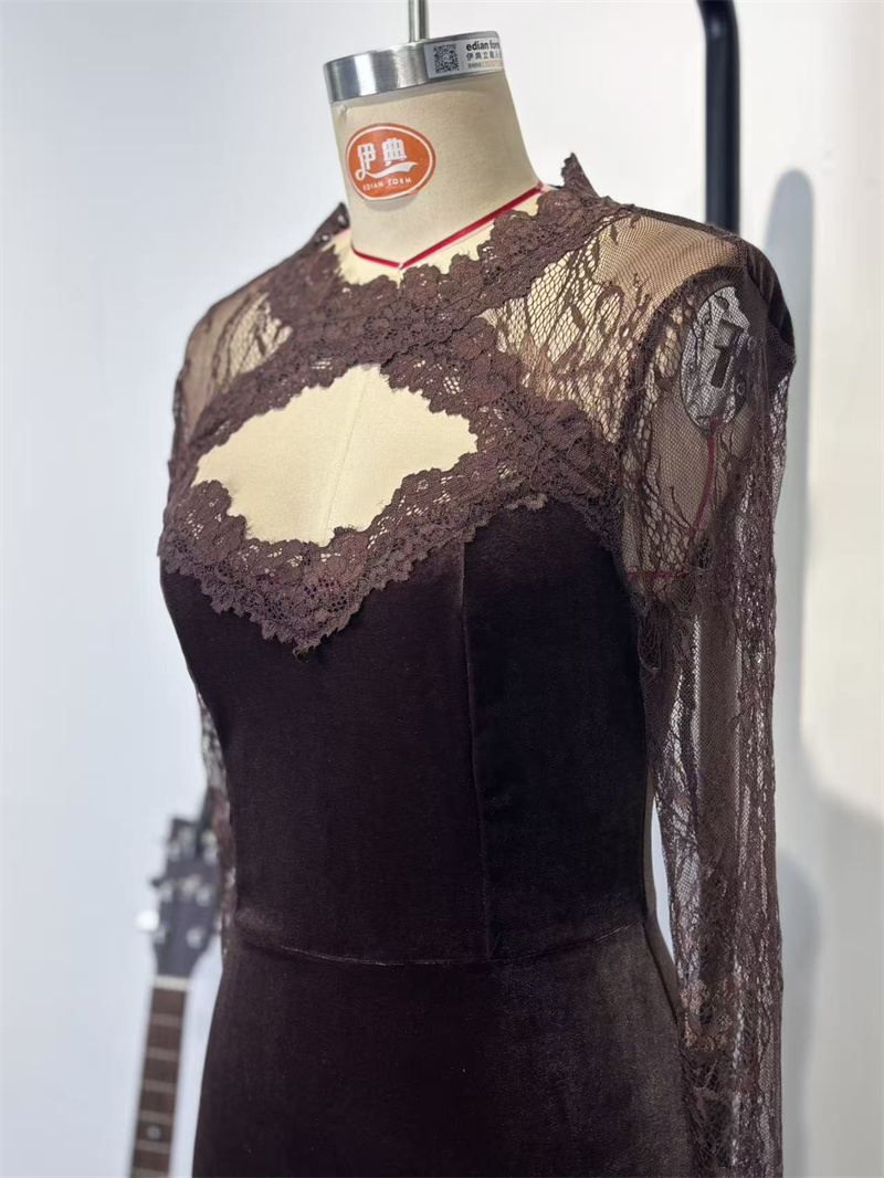 Robe longue élégante et sexy en dentelle transparente à manches longues pour femme, décontractée, col en V, avec volants et patchwork en dentelle, style moulant