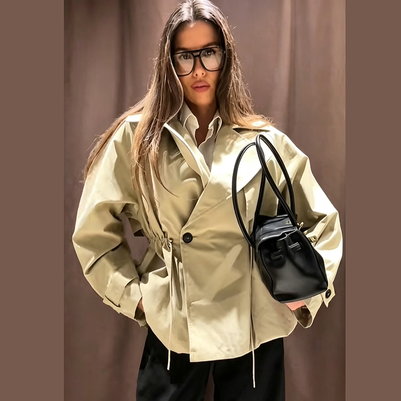 Manteau Trench Court Kaki Chic pour Femme avec Col Revers, Bouton Unique, Taille Ajustable par Cordon, Veste Oversize pour le Quotidien