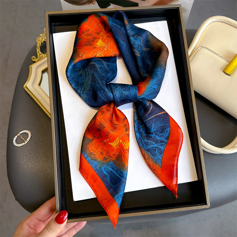 Foulard carré en Satin imprimé Floral Vintage pour femmes, Bandana léger en Satin doux, accessoire de cou polyvalent, foulard pour cheveux