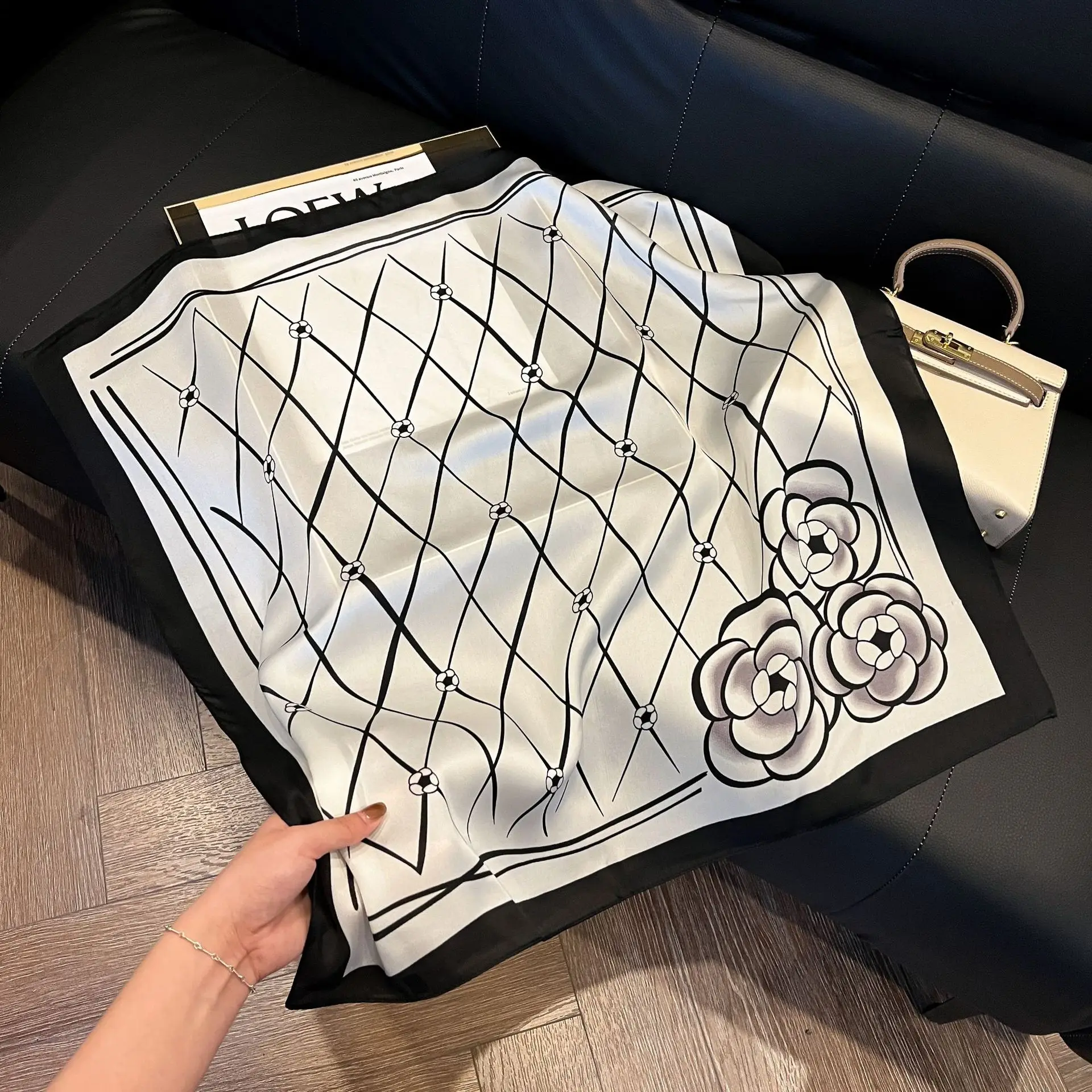 Foulard en soie imprimé Design de luxe pour femmes, imitation soie, couvre-chef élégant et polyvalent, accessoires de sac, écharpe carrée pour vêtements