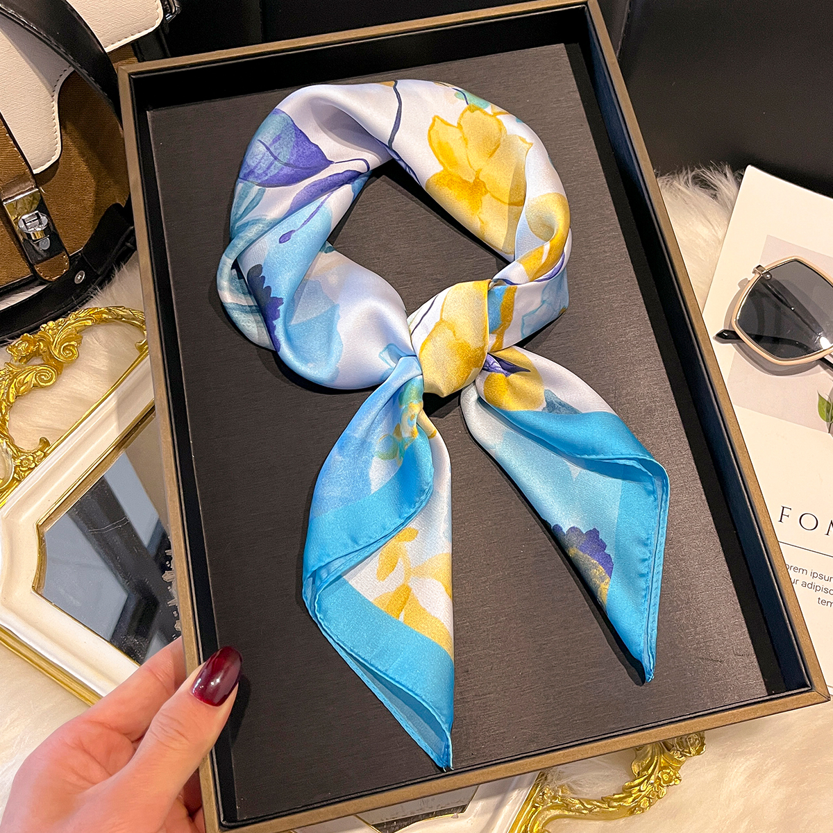 Écharpe carrée de luxe pour femmes, joli foulard floral en soie imitation, bandanas, hijab, foulard élégant, châle