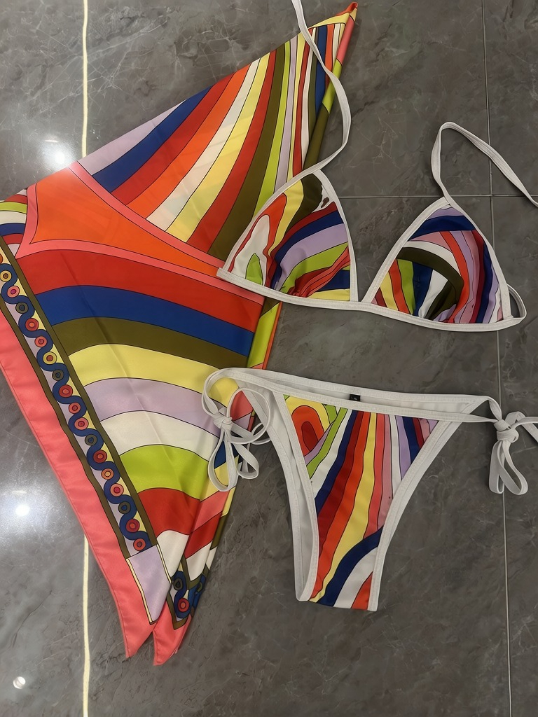 Nouveau Maillot de Bain Femme 2026 au Design Classique avec Bandeau-Foulard et Logo Signature Lettres – Tenue de Plage