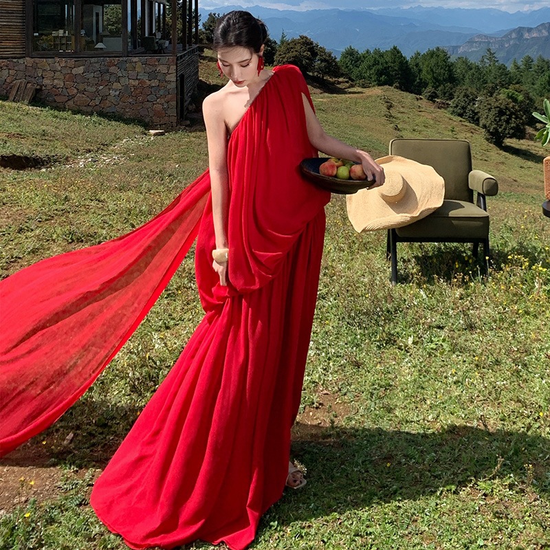 Robe élégante rouge plissée en mousseline à épaules dénudées avec traîne, style artistique vintage, longueur midi, pour mariage, vacances, tenue de plage