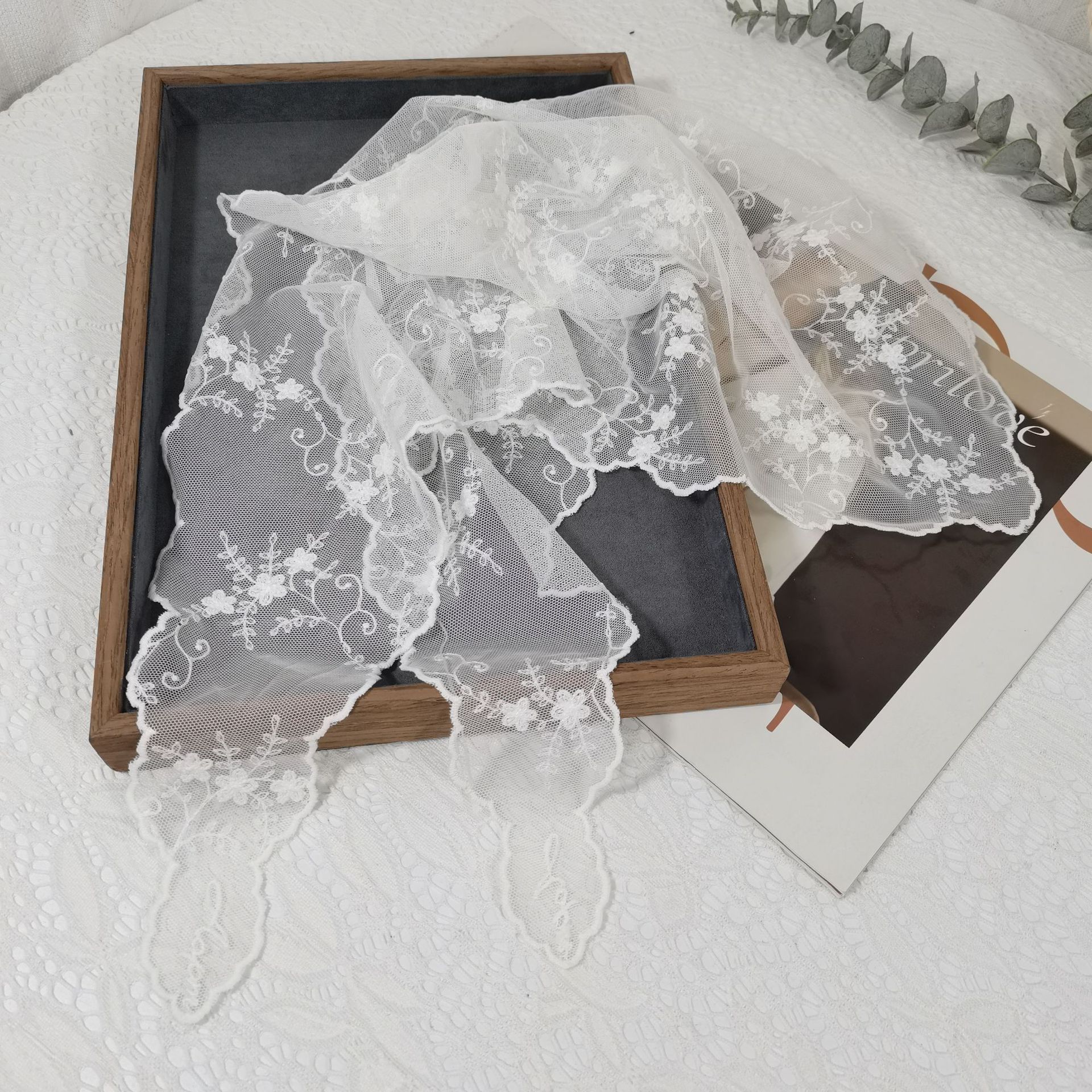 Foulard en soie brodé en dentelle pour femmes, col Long, Triangle polyvalent, décoratif, Version coréenne, châle en fil littéraire