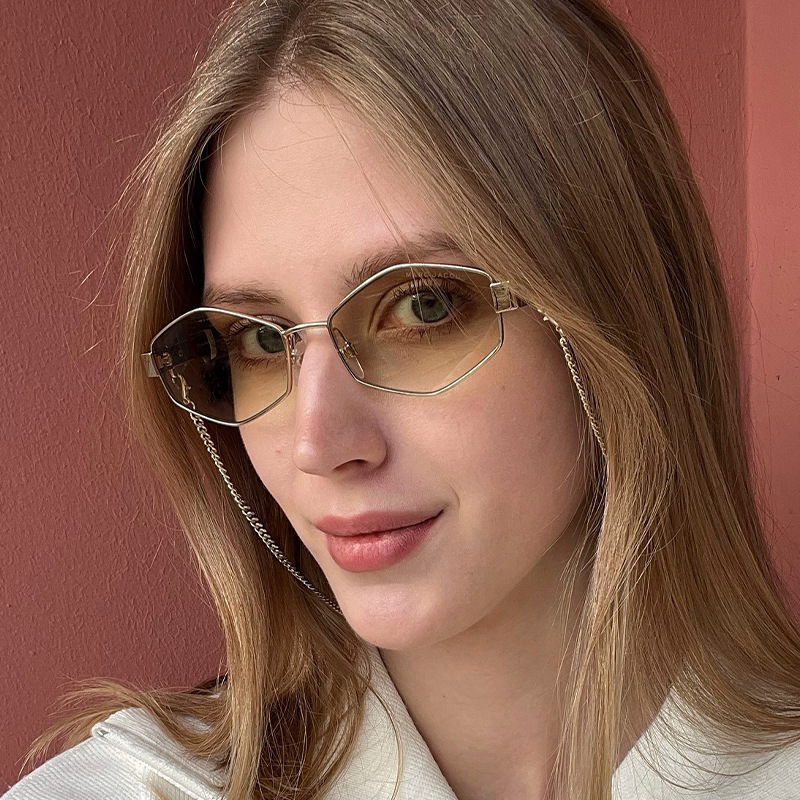 Lunettes de soleil polygonales en métal tendance pour femmes, lunettes de soleil rétro personnalisées style streetwear, lunettes de soleil décontractées avec chaîne pour l'extérieur