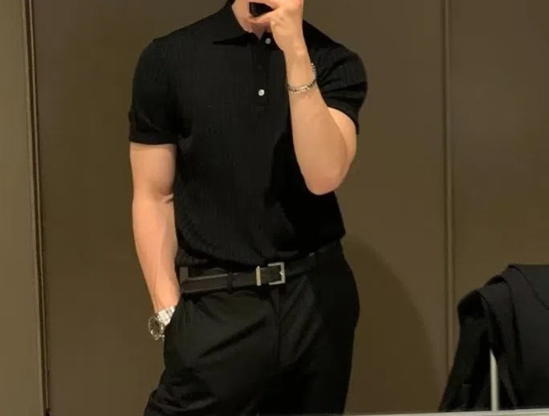 Style coréen nouveaux hommes col d'été couleur unie décontracté mince haut tricoté hommes à la mode coupe ajustée chemise à manches courtes