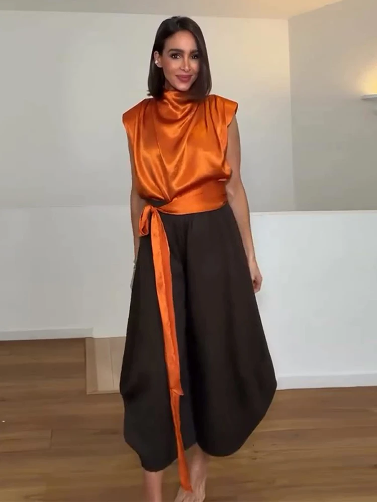 Haut court plissé en satin pour femme, nouvelle collection Printemps-Été 2026, sans manches, avec nœud à nouer à la taille, coupe ajustée, élégant, vêtement féminin.