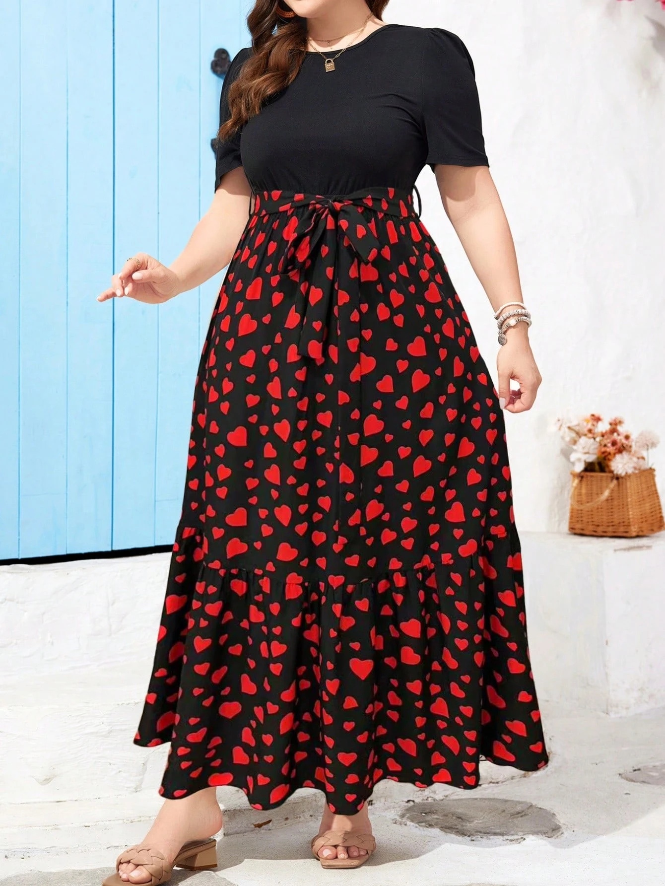 Robe d'été grande taille à col rond, manches bouffantes, manches courtes, ourlet à volants, taille ajustée et longueur mi-longue, robe tendance