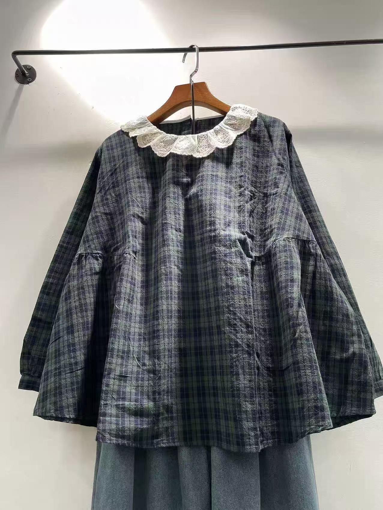 2027 Vêtements vintage japonais, style Mori Kei, 100 % coton, chemisiers à carreaux verts foncés, hauts à manches longues, chemises à carreaux pour femmes