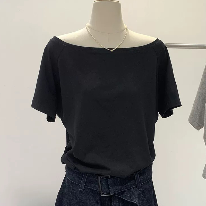 T-shirt asymétrique en coton 92% pour femme, col incliné, manches courtes, coupe ample, épaules dénudées, pour un style streetwear estival doux et respirant