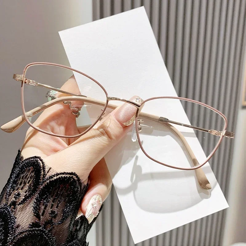 Lunettes de myopie à petite monture carrée classique pour femmes, œil de chat vintage, vue de près, lentille claire, lunettes de vue à courte vue, 2025