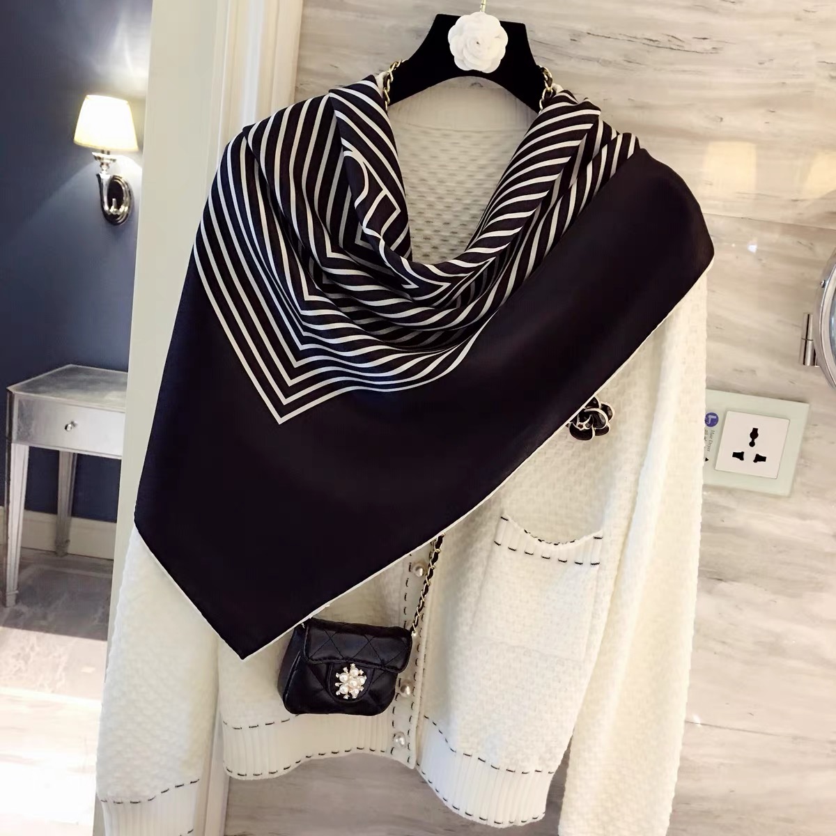 Écharpe carrée 90x90cm, fine, motif noir et blanc, style maman, printemps/automne/hiver, écharpe pour anniversaire