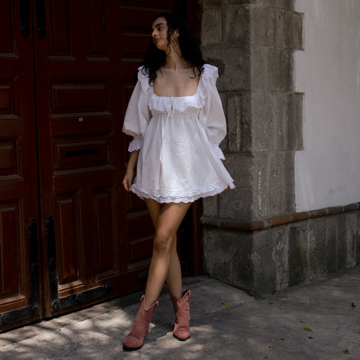 Mini robe vintage en dentelle à manches longues pour femmes, robes de soirée élégantes, col carré, rose, blanc, mode d'été, 2024