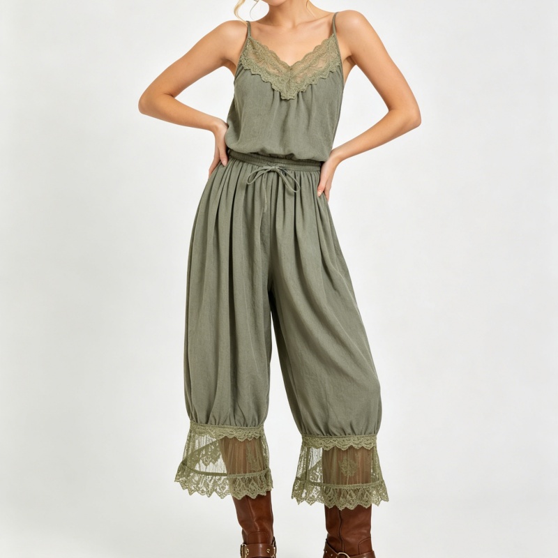 Combinaison d'été bohème pour femme avec dentelle, bretelles spaghetti, coupe large et ourlet à volants ﻿ Tenues