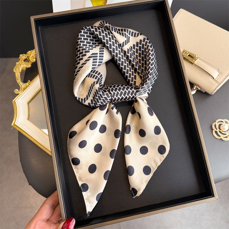 Foulard carré en soie satinée douce à pois pour femme 70x70cm – Écharpe, bandana, châle, ou accessoire pour cheveux