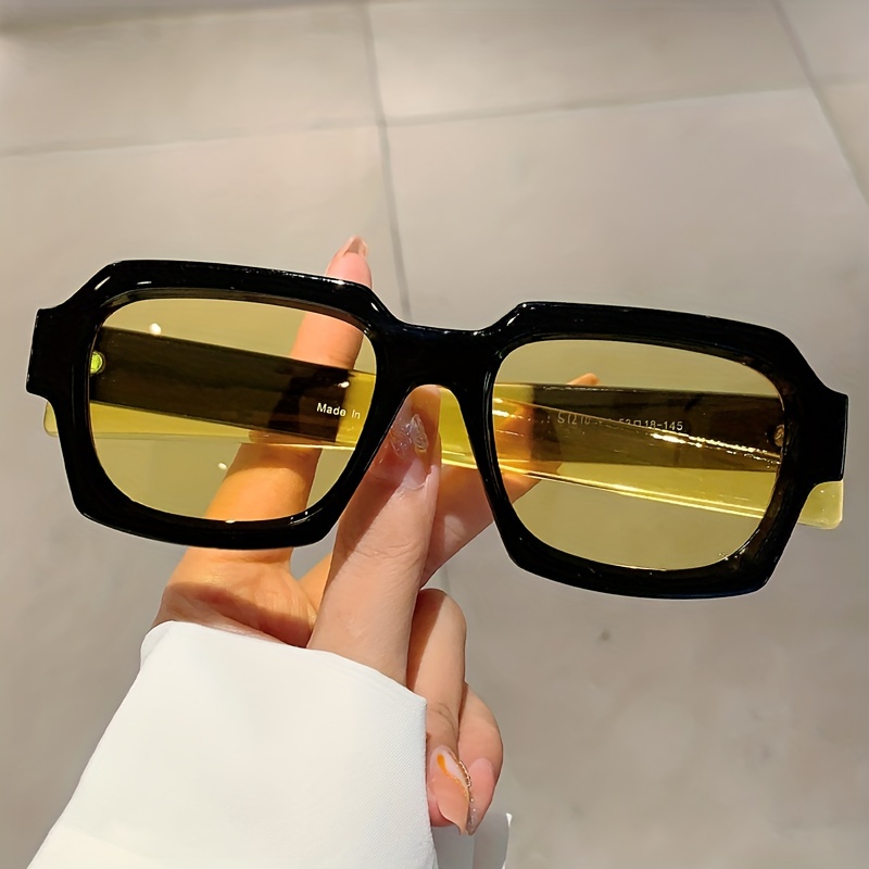 1 paire de lunettes de soleil élégantes à monture carrée noire pour femme – Cadre en plastique élégant avec verres teintés jaunes, parfait pour la mode