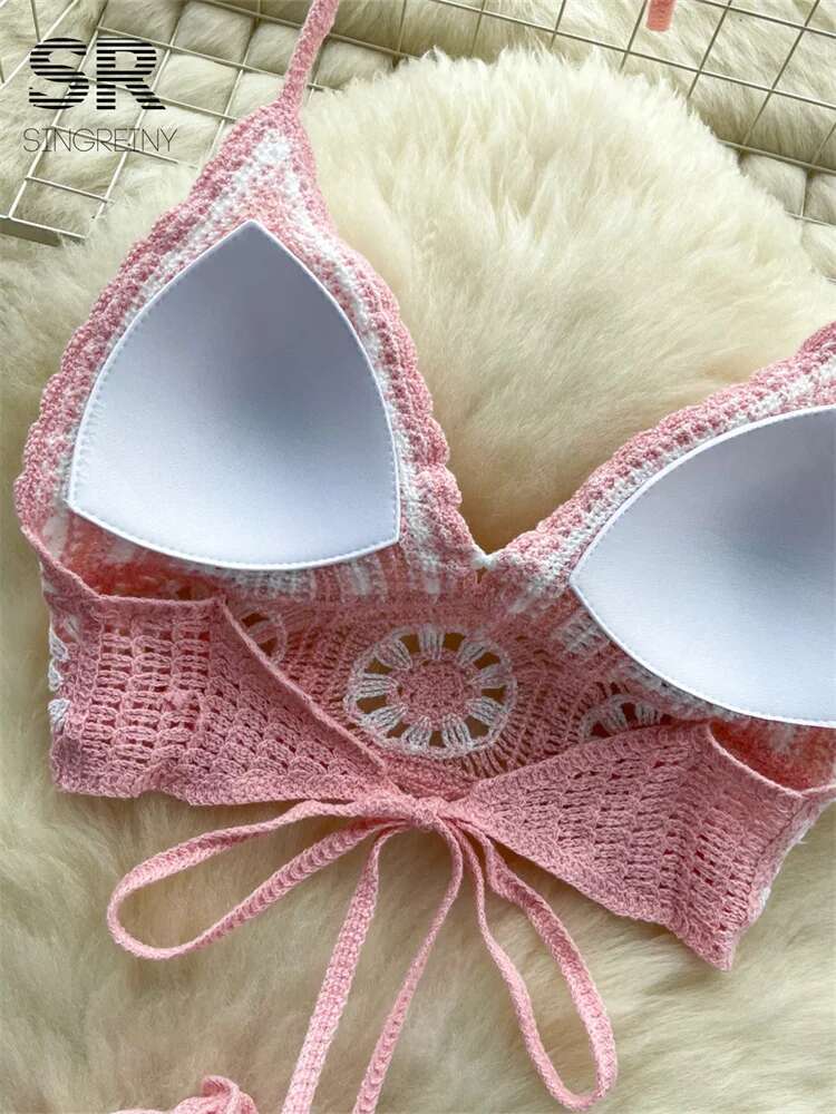 Costume 2 pièces en tricot pour femmes, haut court, col licou, sans manches, à lacets + short à taille élastique, crochet fleur creuse, ensemble 2 pièces
