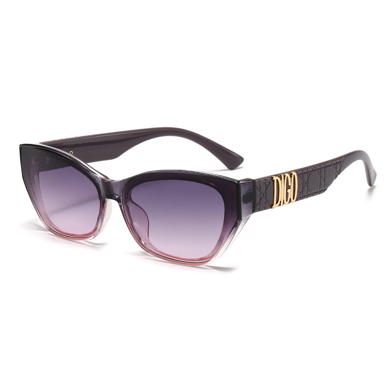 Lunettes carrées de mode de style vintage européen et américain avec sangles à monture décorative. Convient à un usage quotidien, aux photos de rue